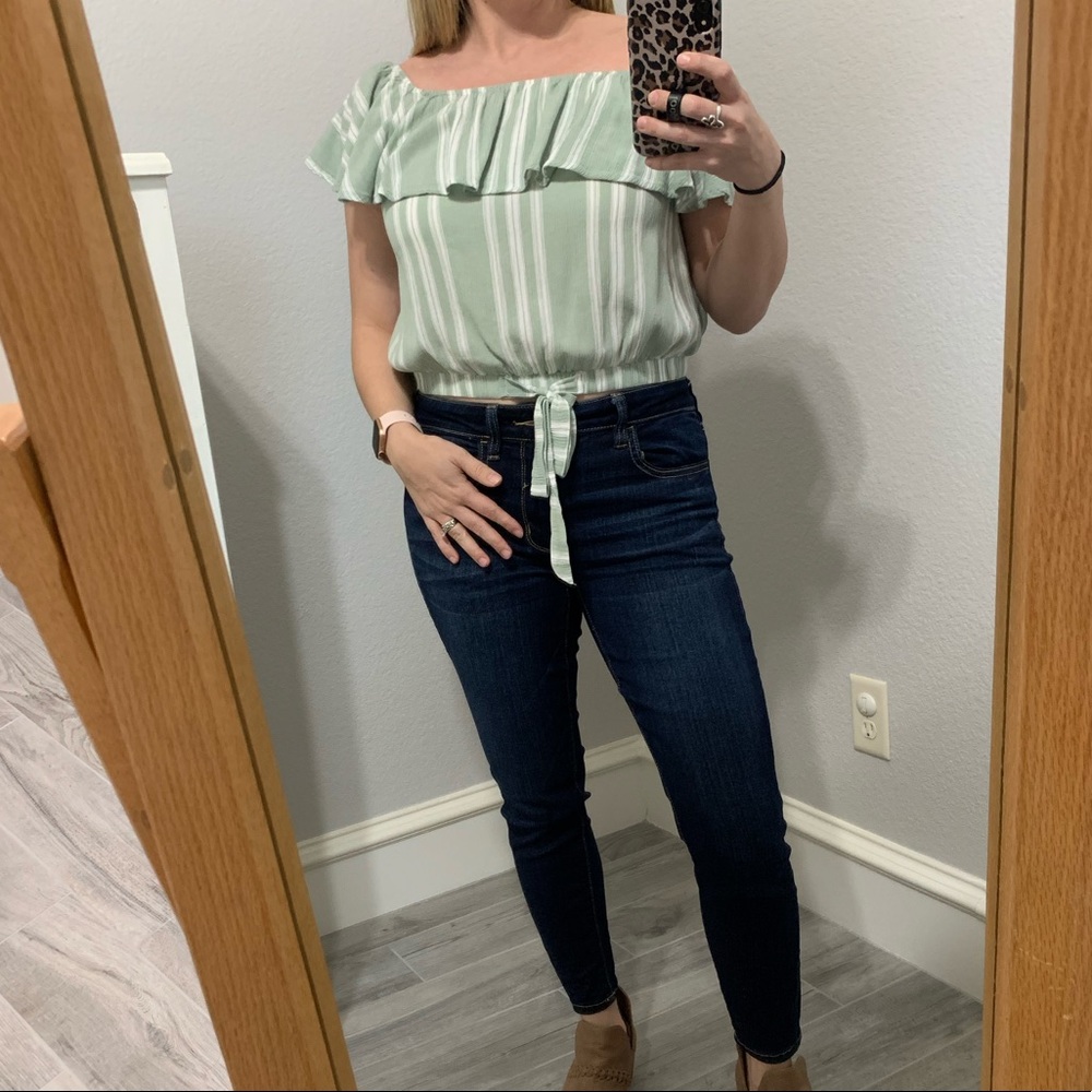 Hem & Thread Crop Top - Picture 4 of 4
